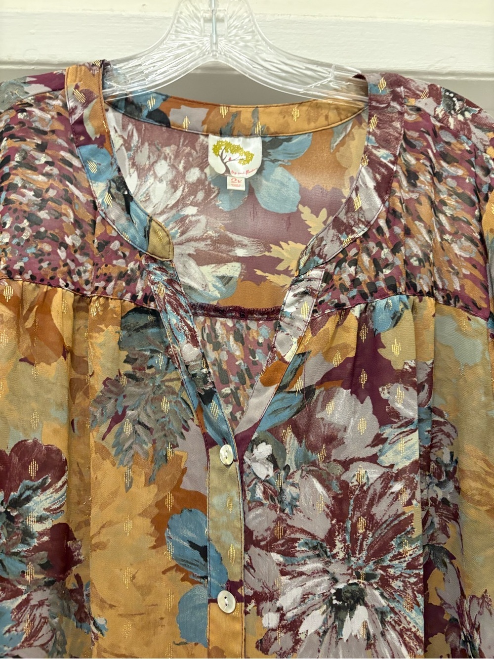 fig and flower Floral Long Sleeve Button-Down Blouse with Gold Metallic Size 2X - Picture 4 of 13